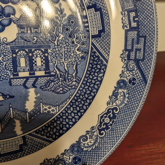 JOHNSON BROTHERS Blue And White WILLOW DINNER PLATES EUC 10.5" Dia. Newer - Picture 6 of 10